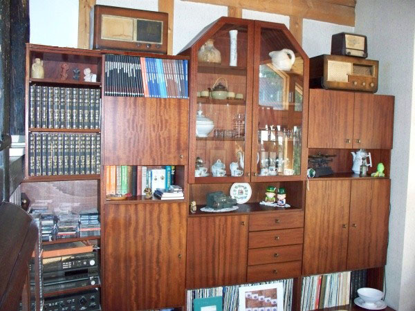 Wohnzimmerschrank